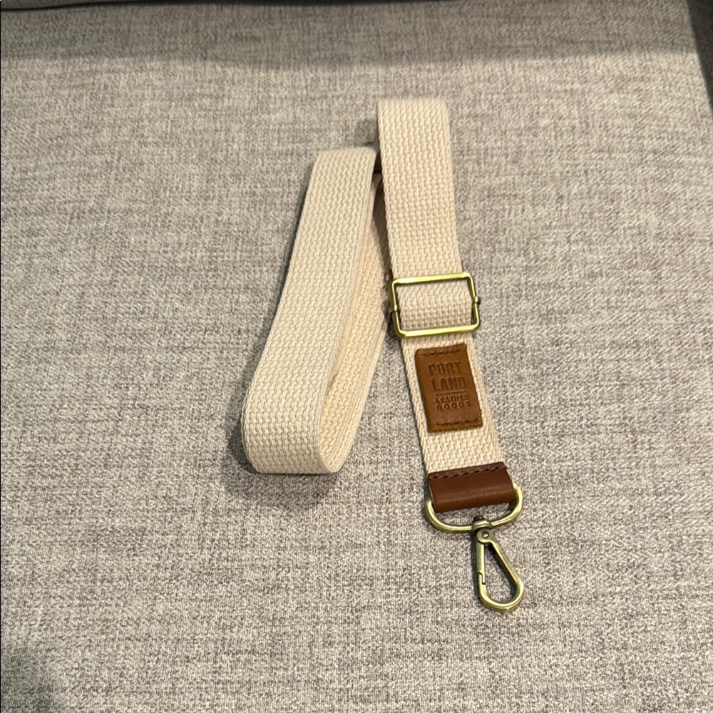 Cream Portland Leather crossbody strap

Smoke free, pet free home.
